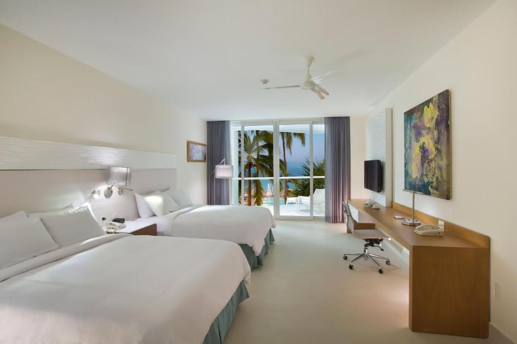 Postel nebo postele na pokoji v ubytování Krystal Grand Puerto Vallarta - All Inclusive