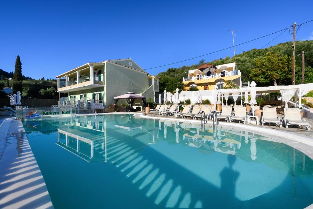 Swimming pool sa o malapit sa Kerkyra Island Hotel