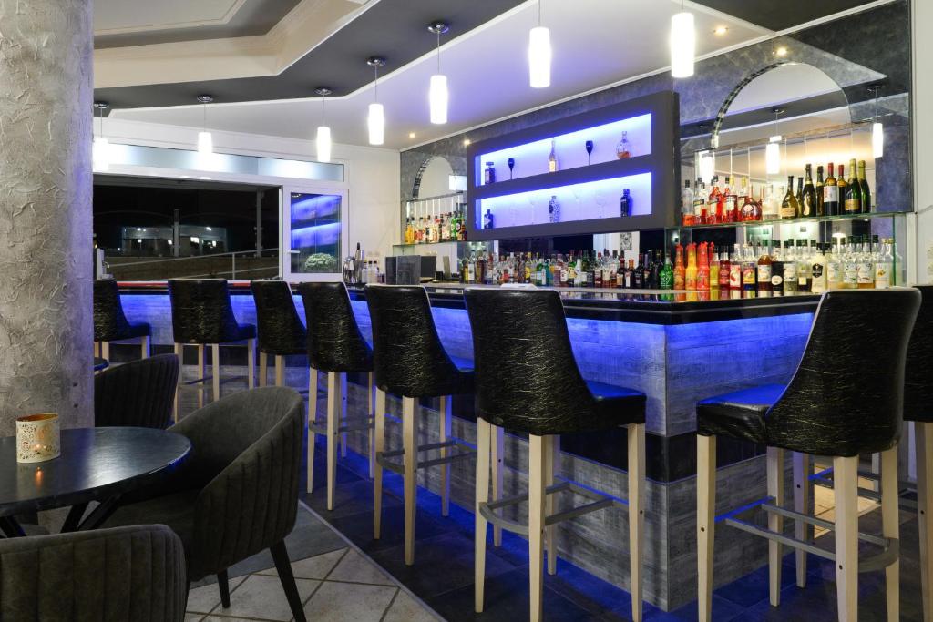 Lounge o bar area sa Kerkyra Island Hotel