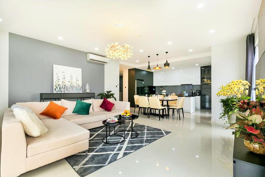 TripleTrees Apartment at Saigon Central - Rivergate Residence District 4 - Three-Bedroom Apartment