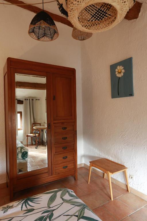 Łóżko lub łóżka w pokoju w obiekcie Le Priolat des Anges aux portes des gorges du Verdon