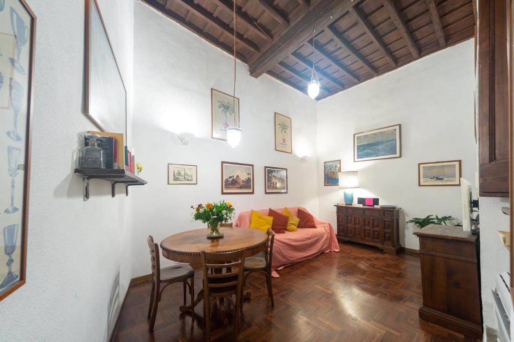 Posedenie v ubytovaní Cartari, Renaissance flat a few steps from piazza Navona and Vatican