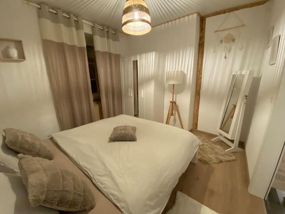 En eller flere senge i et værelse på Hostellerie des Princes-Evêques - Le Secret