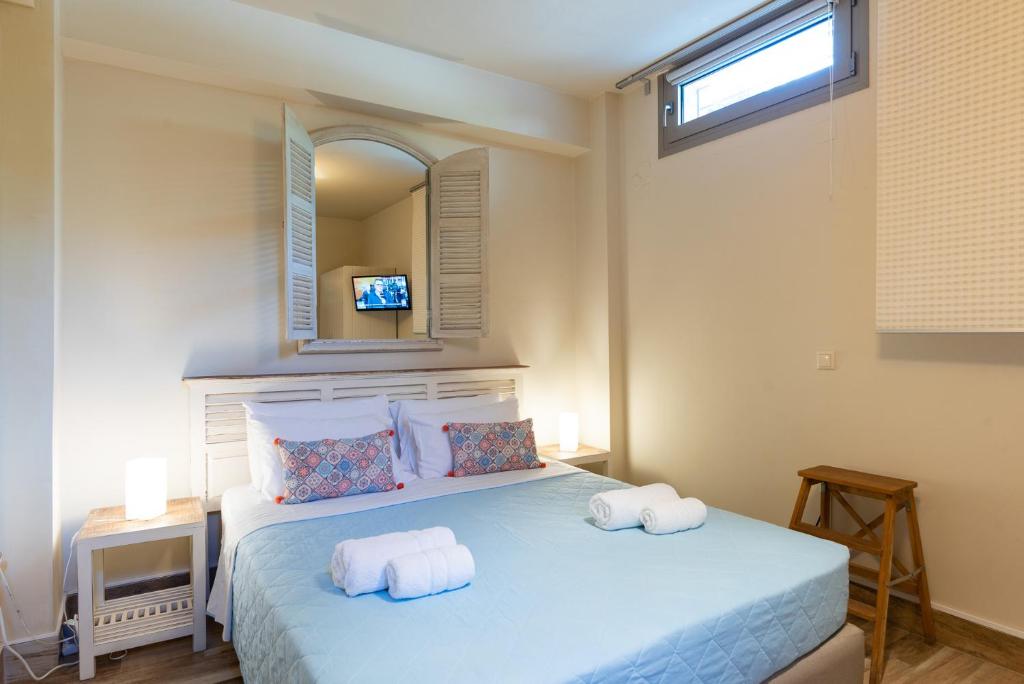 Posteľ alebo postele v izbe v ubytovaní Aelia Home Suites