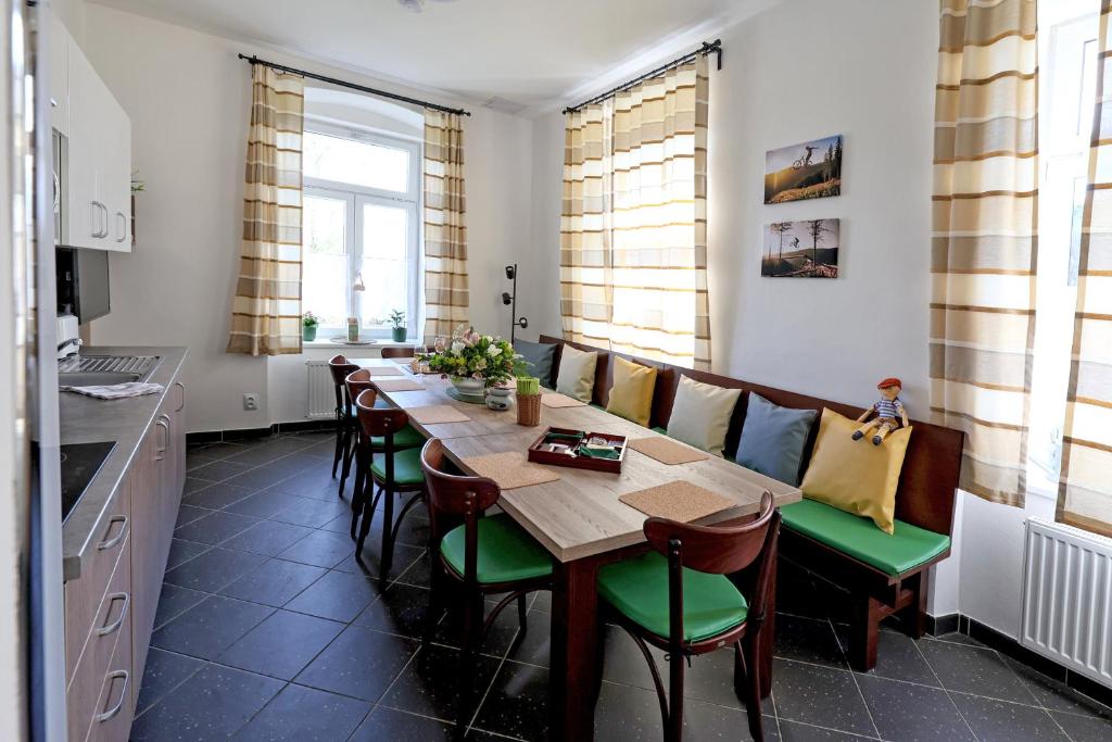 Kuchyň nebo kuchyňský kout v ubytování Apartmány U Aloise