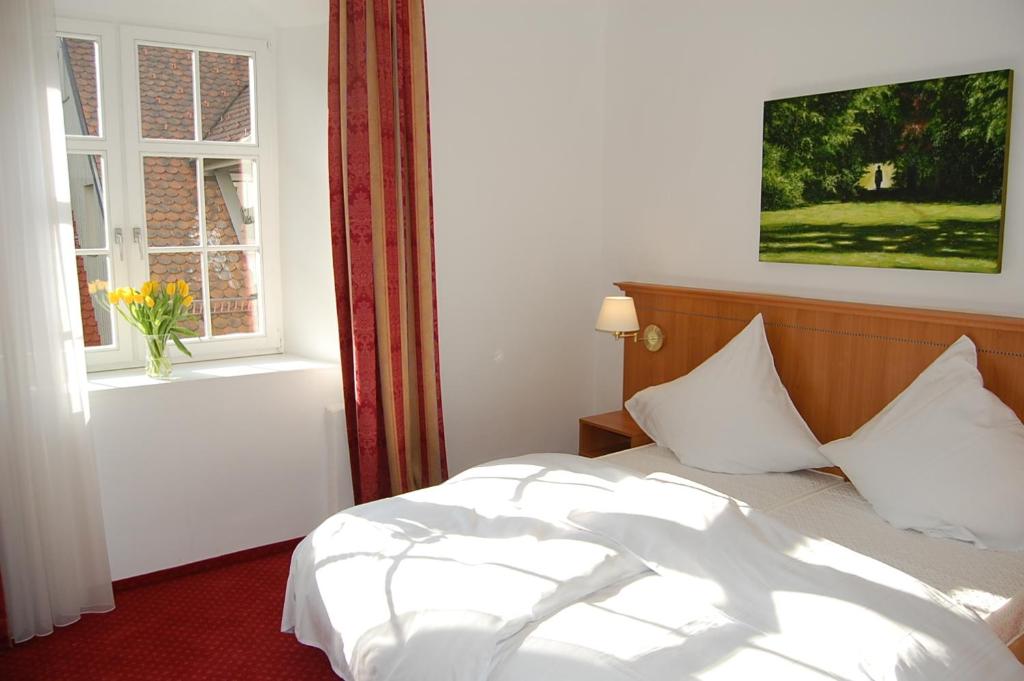 Postel nebo postele na pokoji v ubytování Hotel Mohren Post