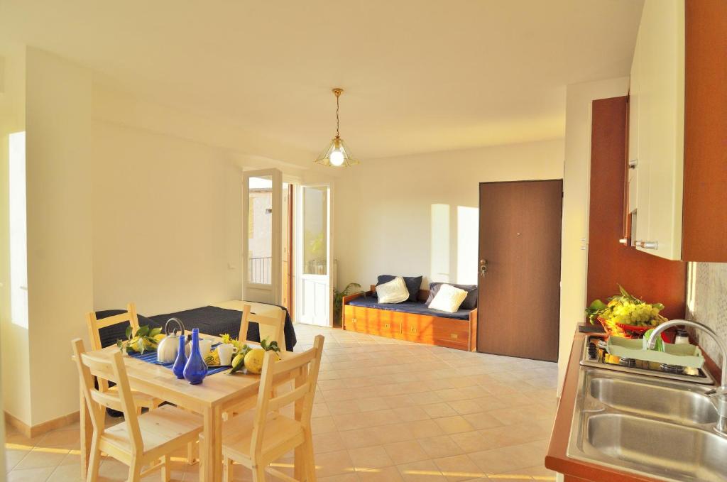 Kuchyň nebo kuchyňský kout v ubytování Lemon Flats Sorrento