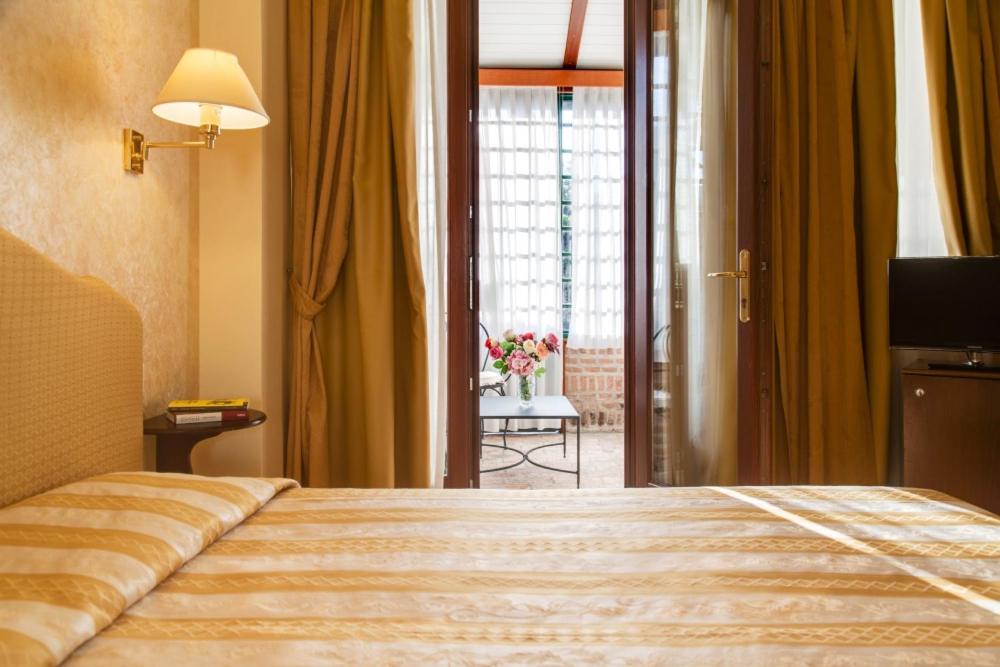 Voodi või voodid majutusasutuse Hotel La Meridiana toas