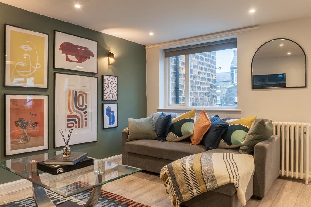 The Old Coach House- luxury Harrogate Home Detached Quite Stylish whole house short walk from the Conference- town centre 4