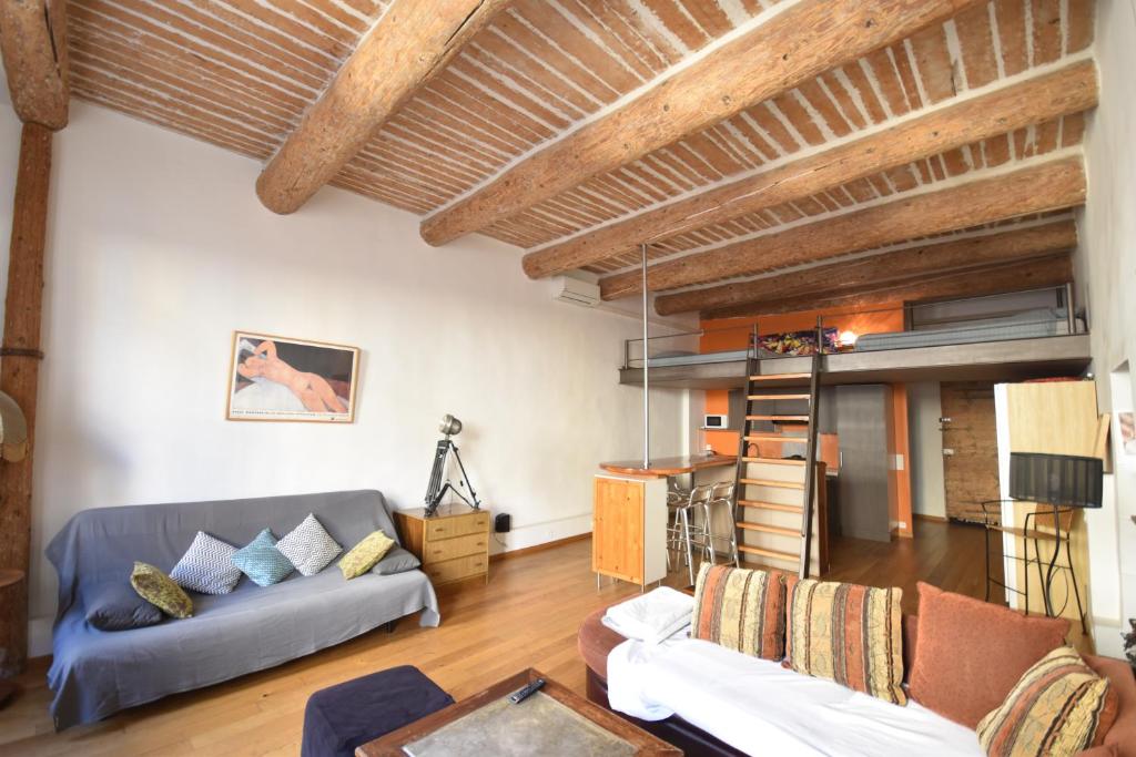 a living room with a couch and a loft at Les Mats Du Port in Marseille