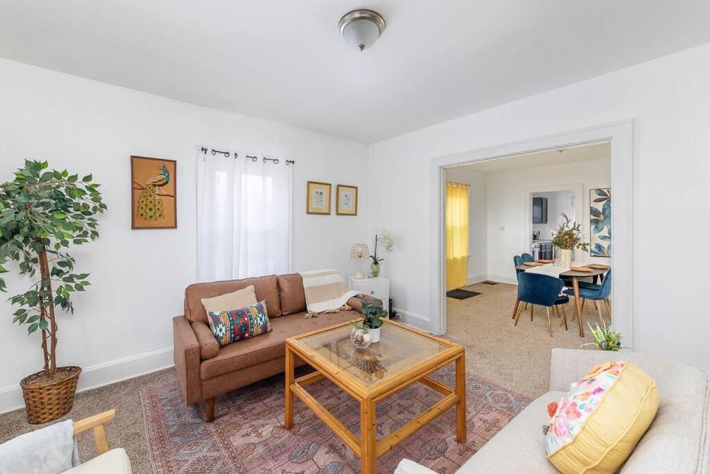 Centrally Located Home- 10 Minutes from downtown - Housity