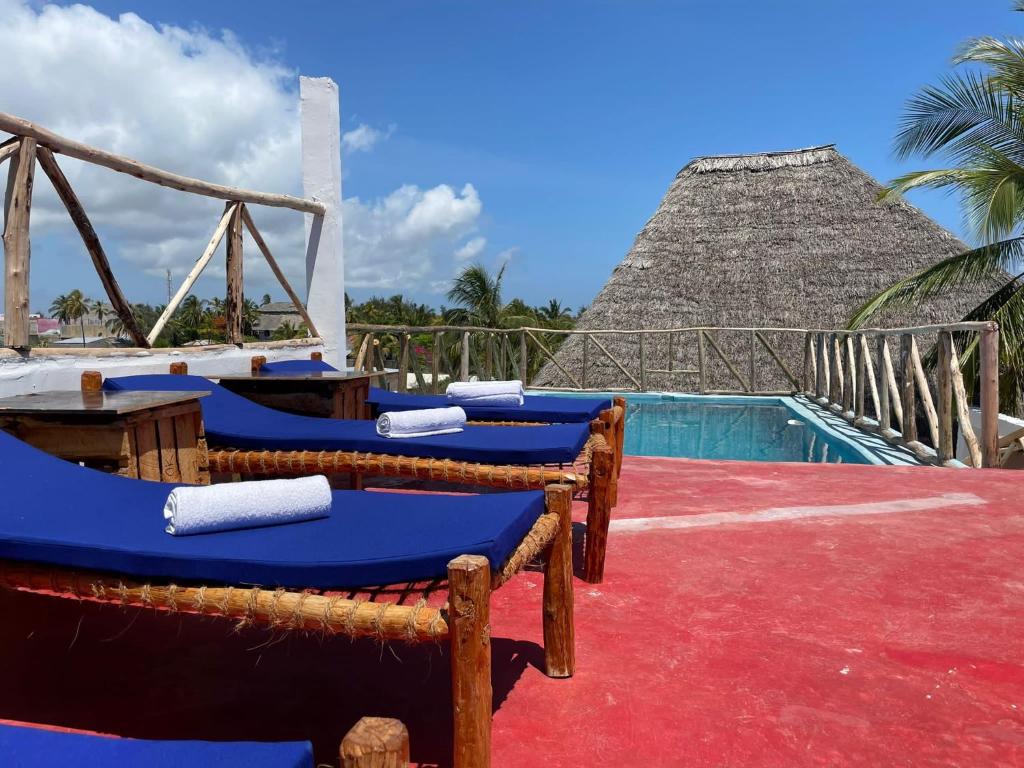 Bazén v ubytování Babalao Rooftop Hotel nebo v jeho okolí