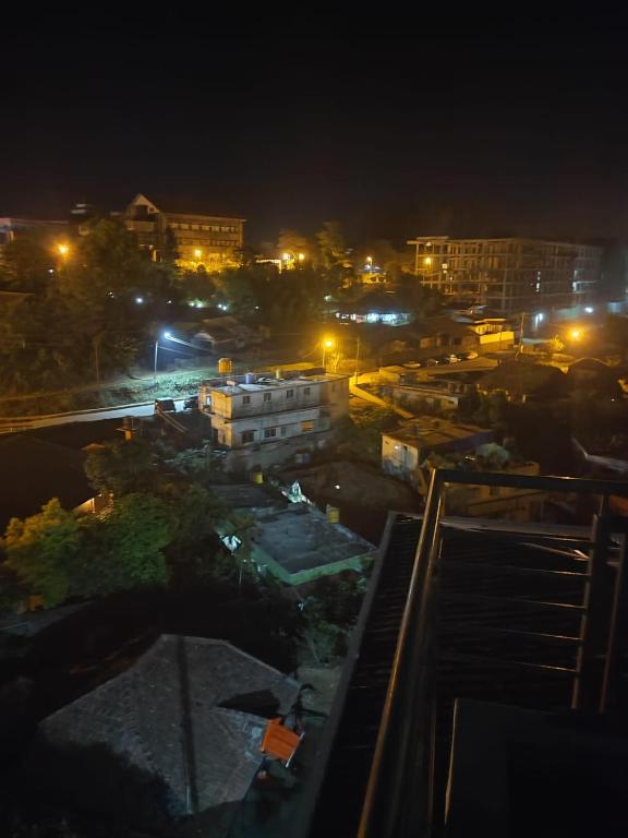 Nespecifikovaný výhled na destinaci Madikeri nebo výhled na město při pohledu z apartmánu