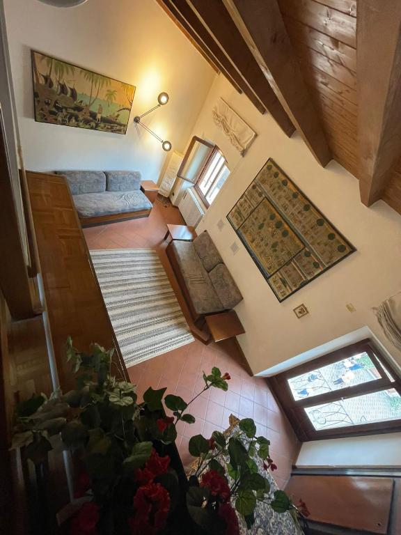 A bed or beds in a room at Wonderful apartment to enjoy your confort and relax in a magic surroundings of the Garda Lake
