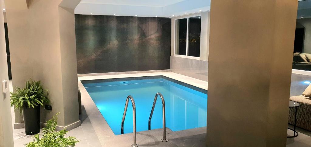 Bazén v ubytování Boutique Hotel Acacia nebo v jeho okolí
