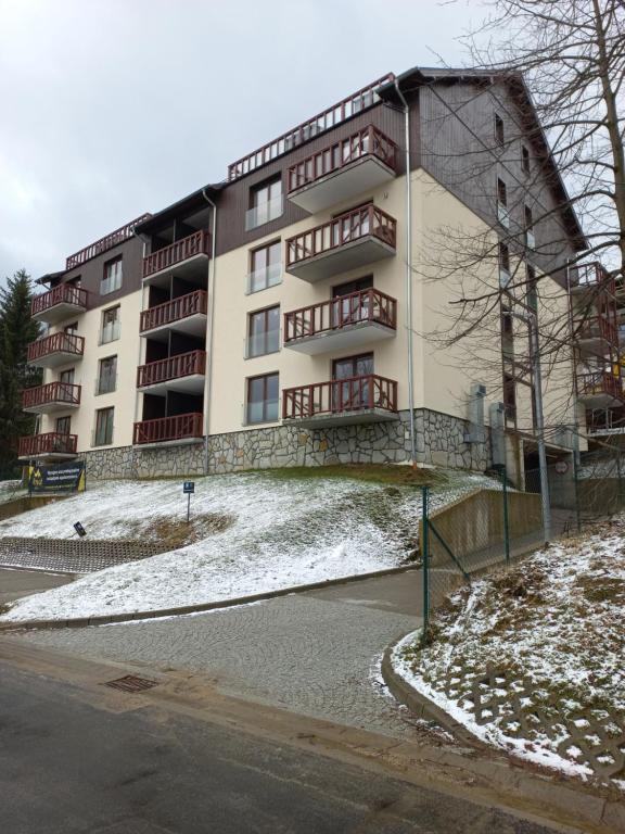 Budova, v ktorej sa apartmán nachádza