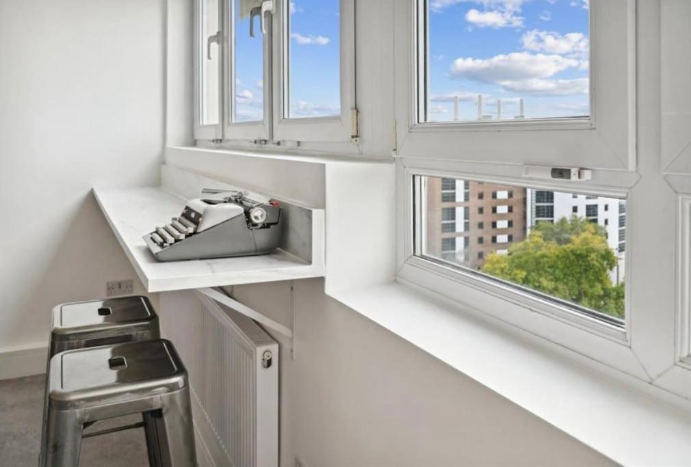 Brand New Apartment Near Buckingham Palace., London, UK