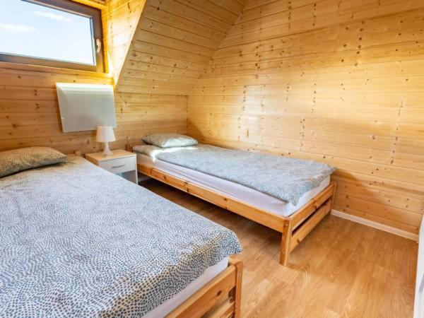 Posteľ alebo postele v izbe v ubytovaní OSADA JANTAr 3 DOM 70m2