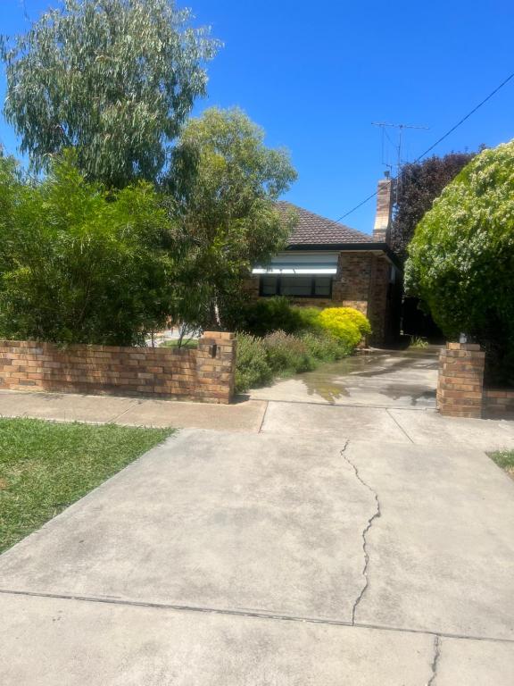 a driveway in front of a house at Peaceful Home in Bendigo