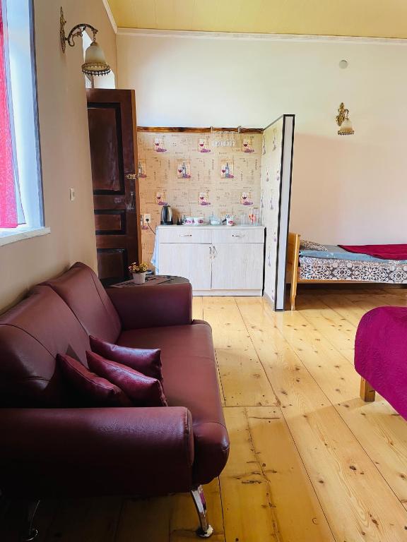 Posezení v ubytování Travel Inn House Mestia • მოგზაურის სახლი