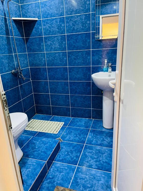 Koupelna v ubytování Travel Inn House Mestia • მოგზაურის სახლი