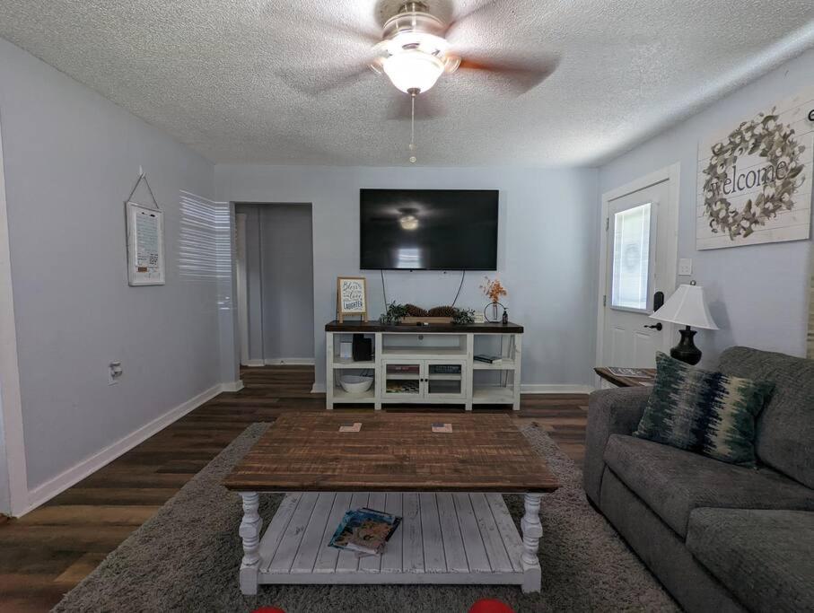 Cozy Unique 3 bedroom near Brazos River - Housity