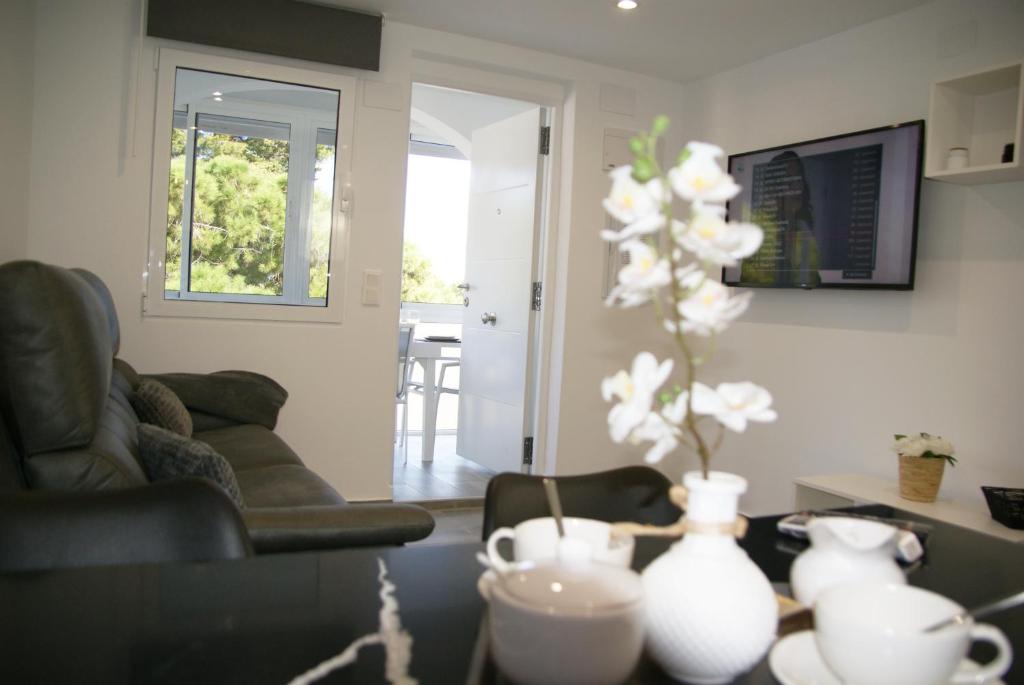 Televízia a/alebo spoločenská miestnosť v ubytovaní Luxury Bungalow Costa Blanca Ground Floor ,StayOrihuelaCosta, Lago Jardin 1#PRP003