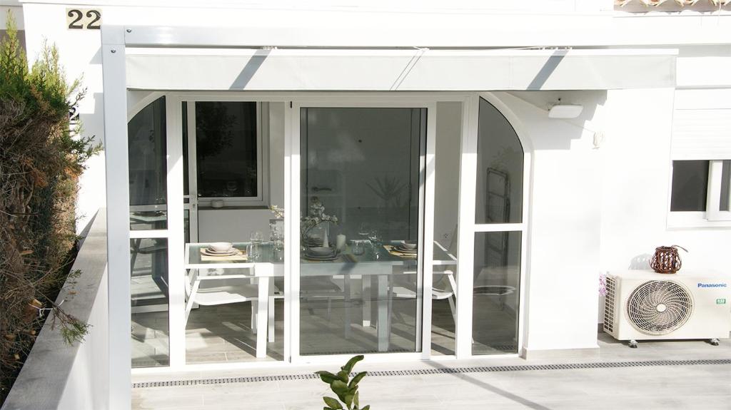 Balkón alebo terasa v ubytovaní Luxury Bungalow Costa Blanca Ground Floor ,StayOrihuelaCosta, Lago Jardin 1#PRP003
