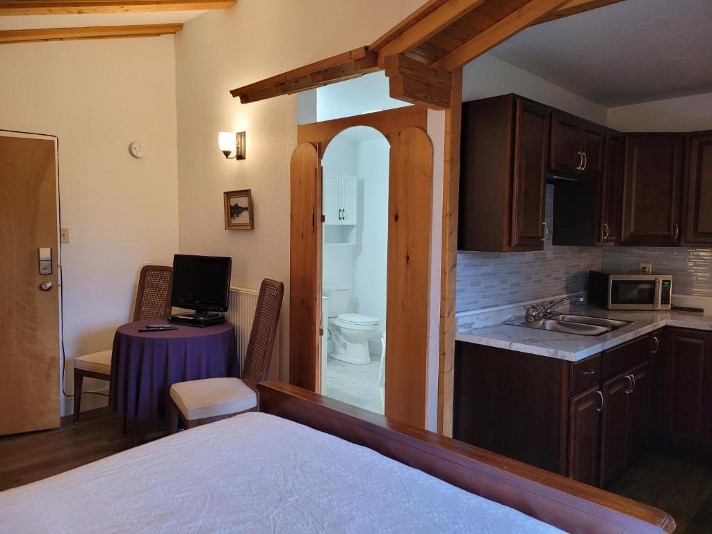Kuchyň nebo kuchyňský kout v ubytování Edelweiss Inn Nova Scotia