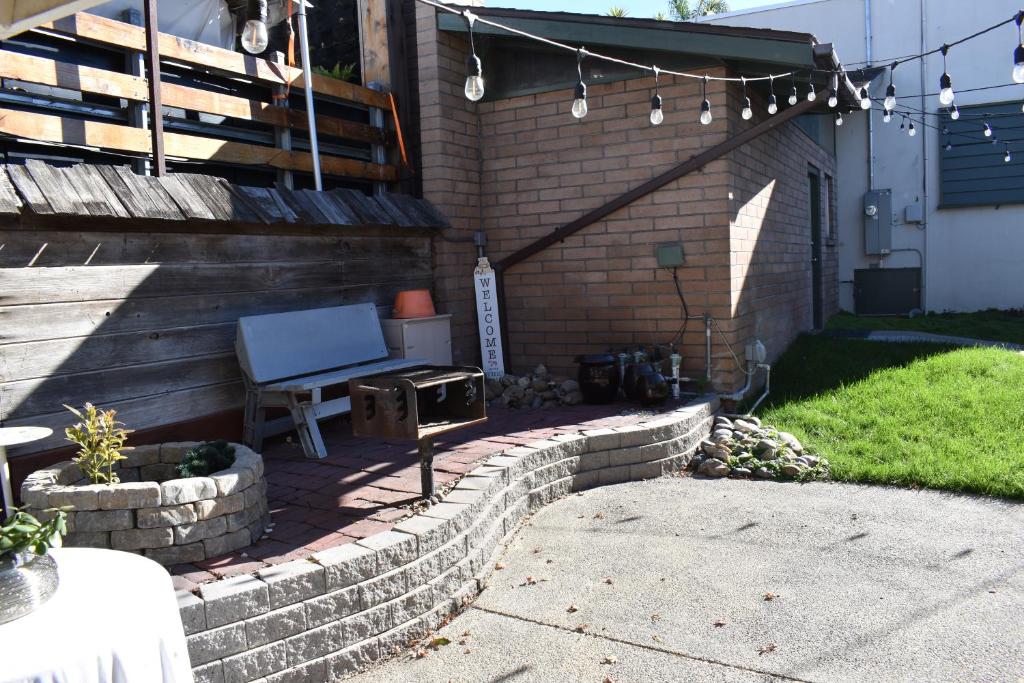 353 Pomeroy Studio