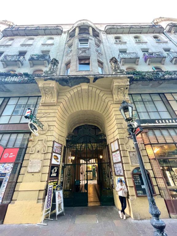 The facade or entrance of Friend of Deák Ferenc