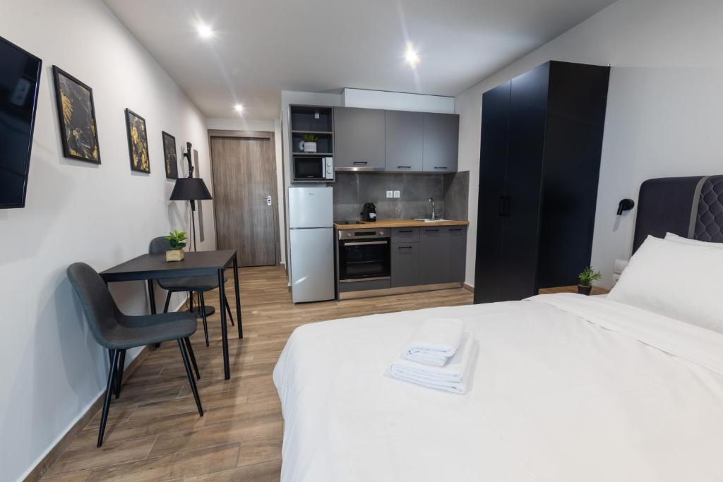 Kuchyň nebo kuchyňský kout v ubytování Raise Athens Metro Apartments