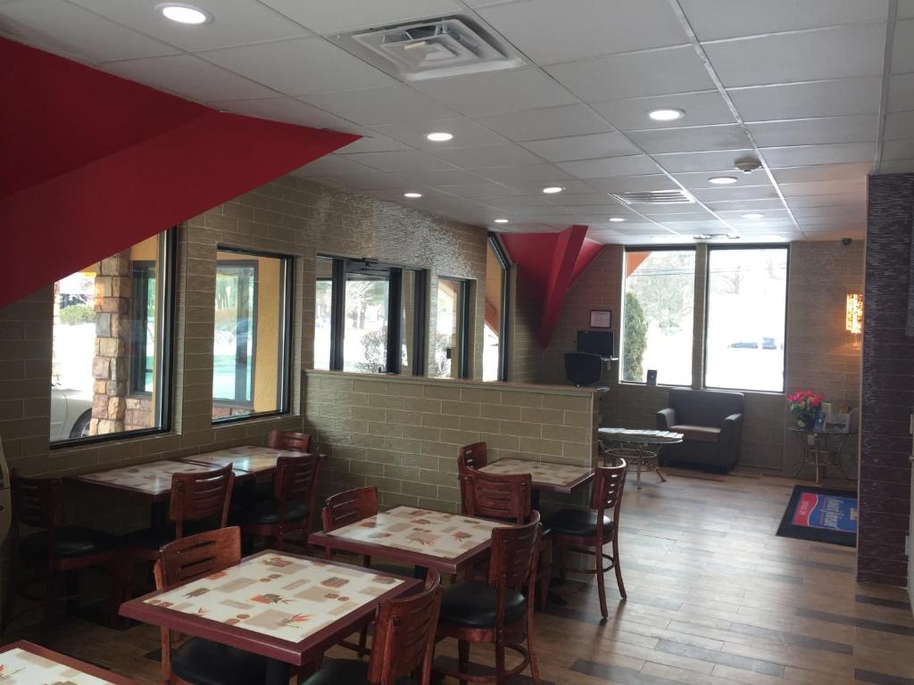 Posezení v ubytování Howard Johnson by Wyndham North Plainfield