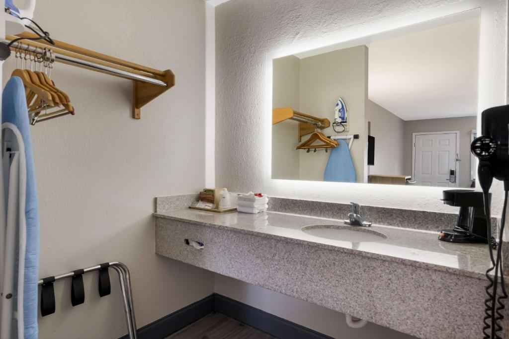 Fotografie z fotogalerie ubytování SureStay Hotel by Best Western Spring North Houston v destinaci Spring