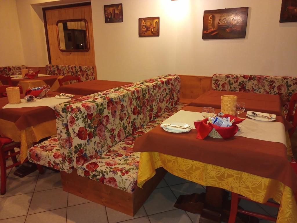 Posezení v ubytování Albergo Martinet