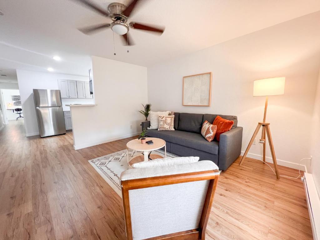 Beautiful Work Stay Retreat in Pueblo Near Downtown - Appartement De Deux Chambres