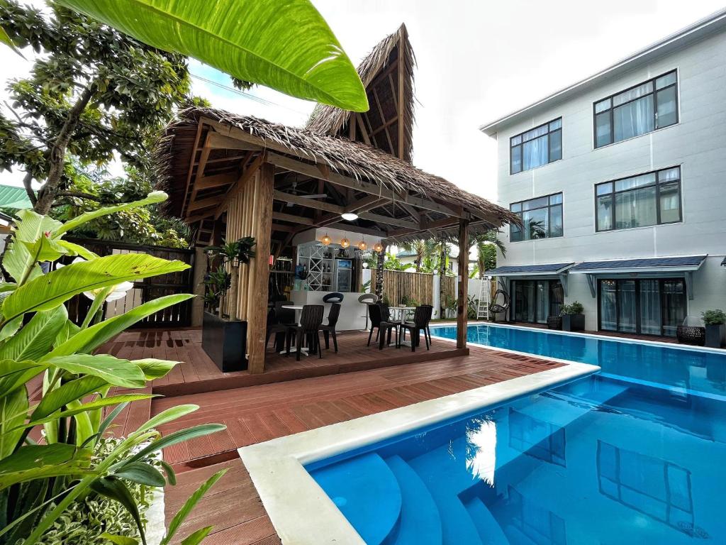 Bazén v ubytování Siargao Seasky Resort nebo v jeho okolí