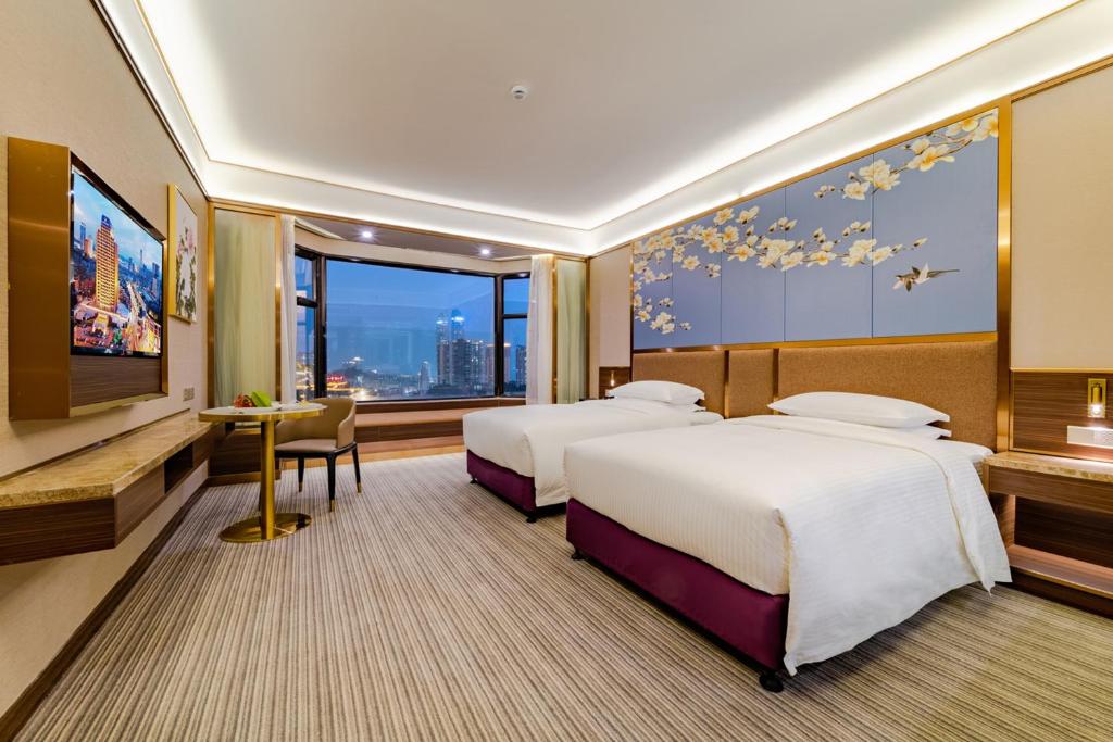 Postel nebo postele na pokoji v ubytování Millennium Harbourview Hotel Xiamen-Near Metro Station & Zhongshan Road