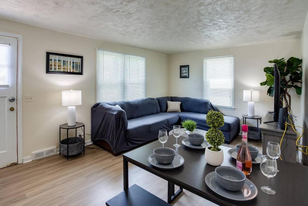 Breezy Charlotte Cottage Walk to Beach & Golf Club, Rochester (updated