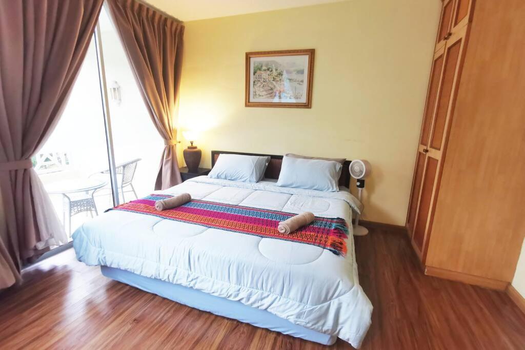 En eller flere senge i et værelse på Lotus Desaru Beach Resort, 2 bdrms, w/splash park