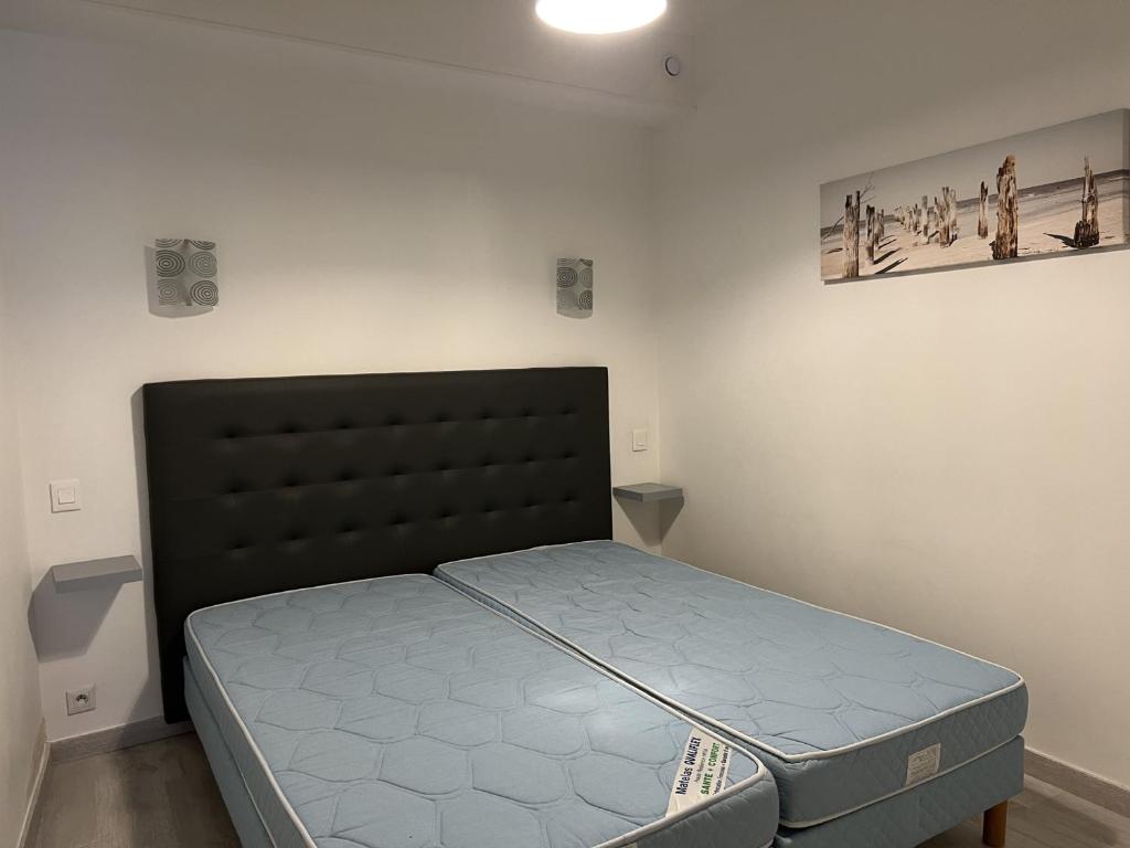 Fotografia z galérie ubytovania Appartement RDC avec parking, piscine, près plage - Sables d'Olonne - FR-1-485-135 v destinácii Les Sables-dʼOlonne