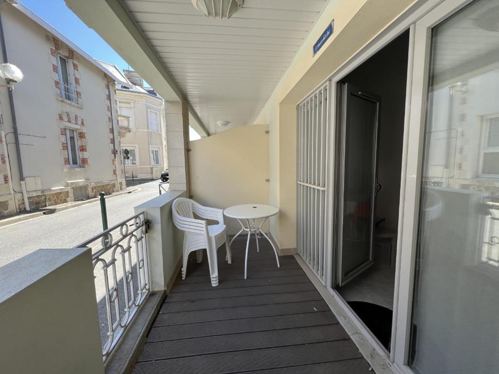 Fotografia z galérie ubytovania Appartement RDC avec parking, piscine, près plage - Sables d'Olonne - FR-1-485-135 v destinácii Les Sables-dʼOlonne