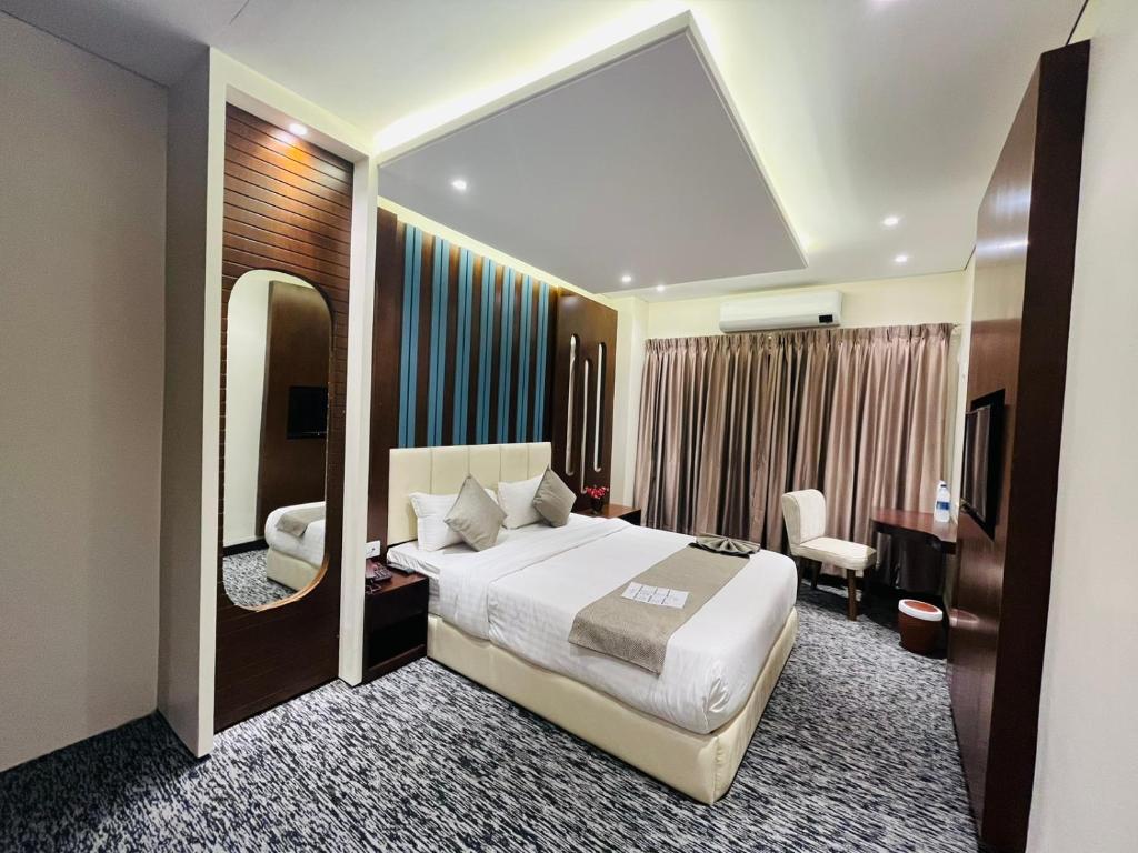 Posteľ alebo postele v izbe v ubytovaní Richmond Hotel Sylhet