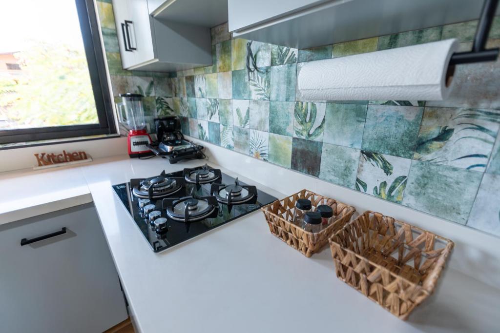 Kuchyň nebo kuchyňský kout v ubytování Beach Apartment Villas Jubey, Emotion access