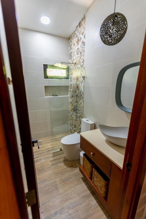 Koupelna v ubytování Beach Apartment Villas Jubey, Emotion access