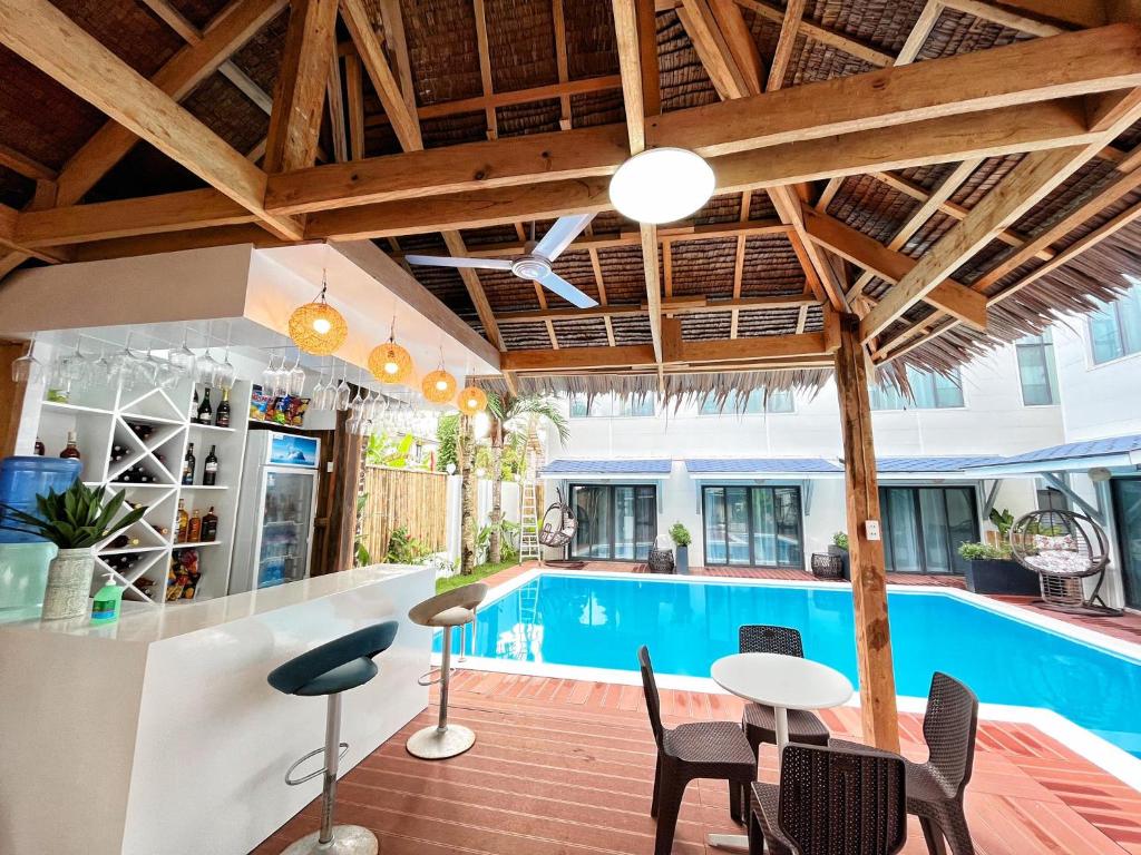 Bazén v ubytování Siargao Seasky Resort nebo v jeho okolí