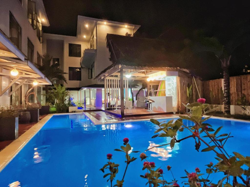 Bazén v ubytování Siargao Seasky Resort nebo v jeho okolí
