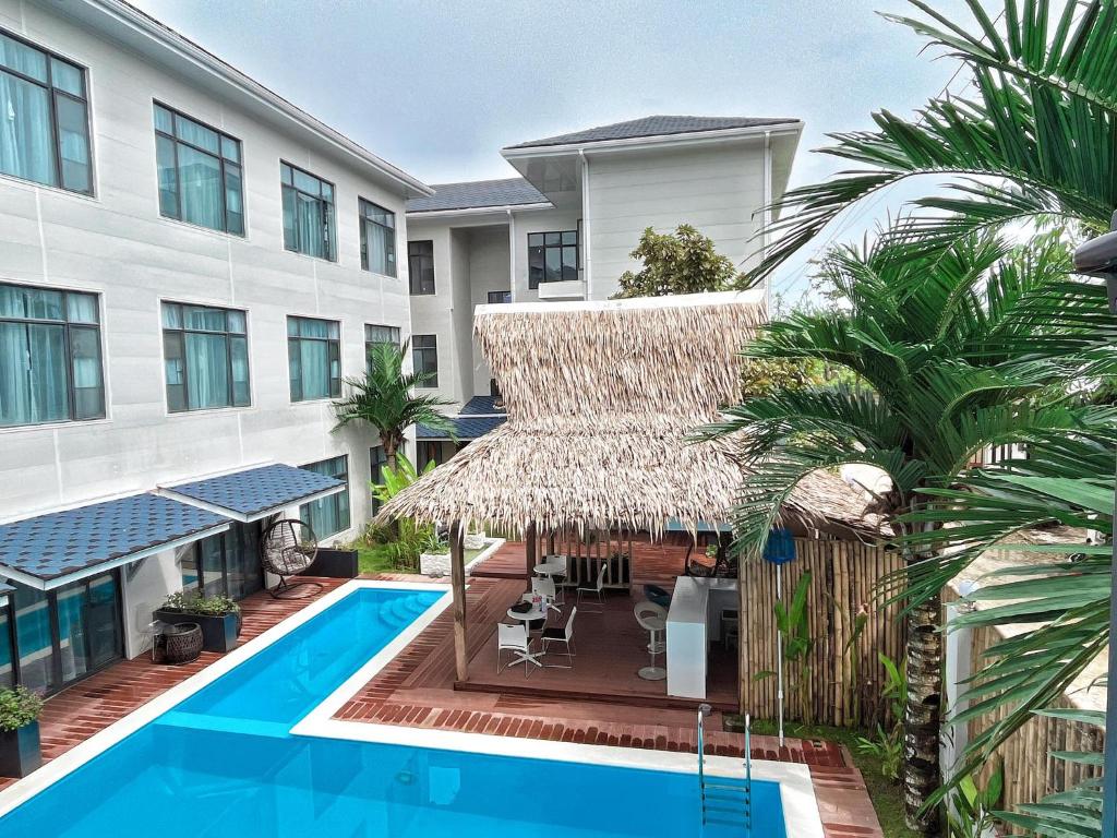 Bazén v ubytování Siargao Seasky Resort nebo v jeho okolí