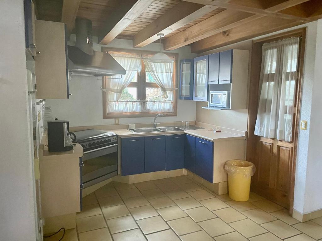 Kuchyň nebo kuchyňský kout v ubytování Cabañas el Chalet