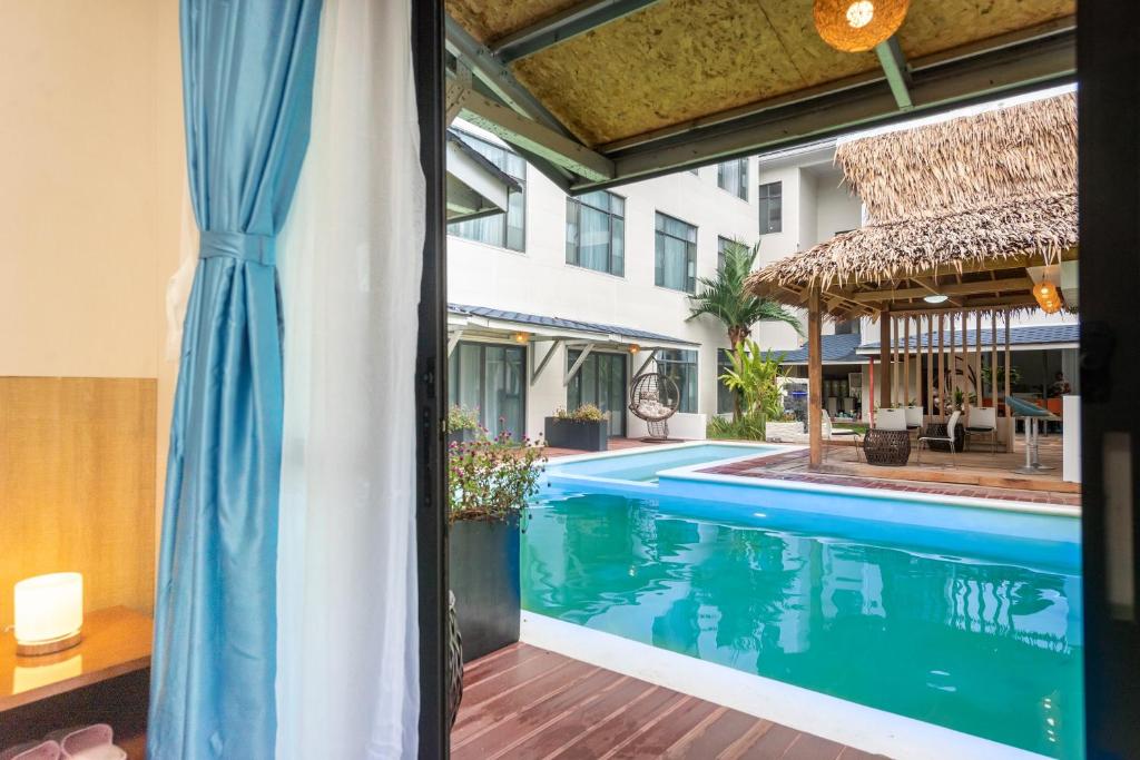 Bazén v ubytování Siargao Seasky Resort nebo v jeho okolí